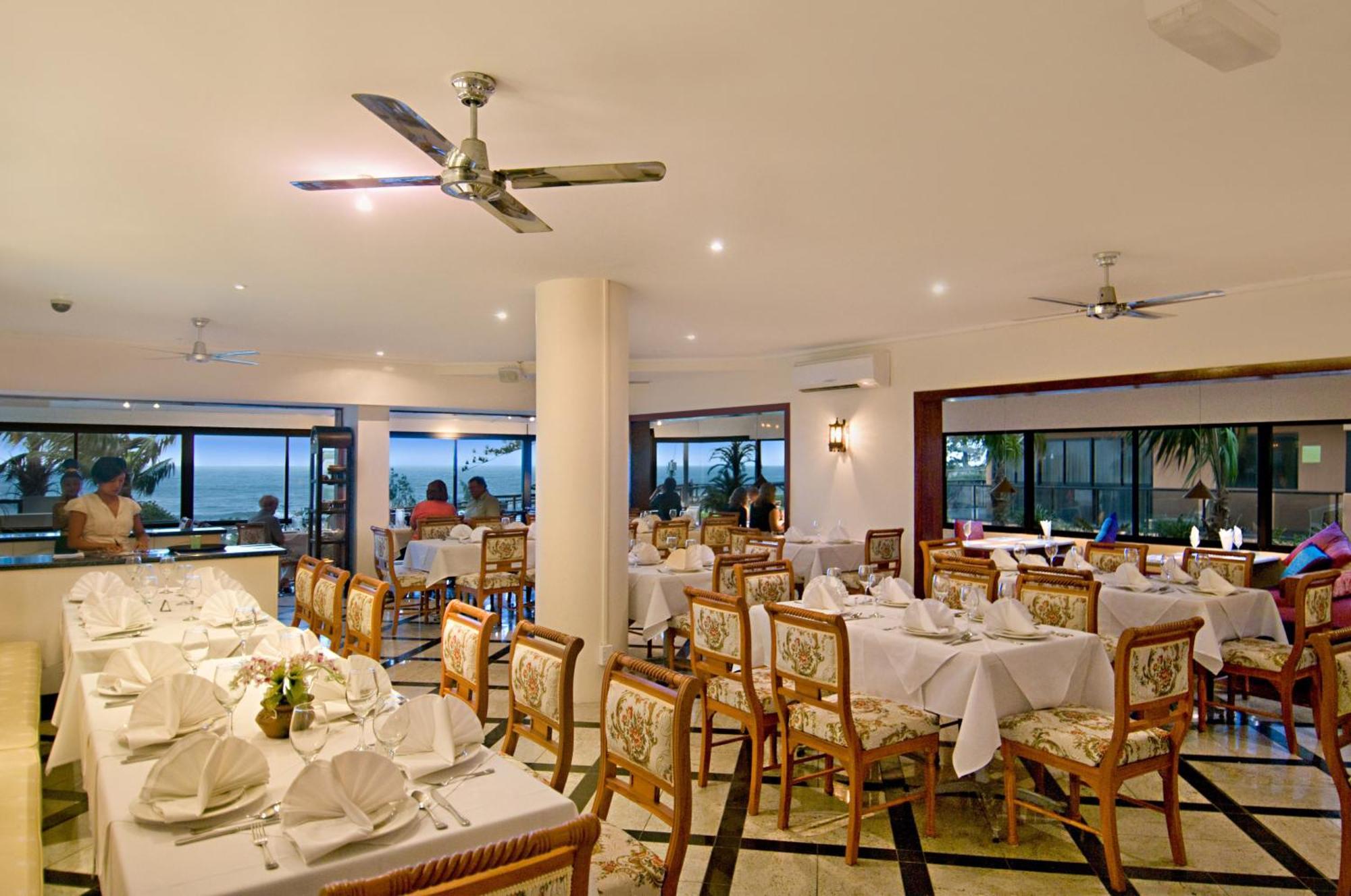 Clubb Coolum Beach Resort Sunshine Coast Экстерьер фото
